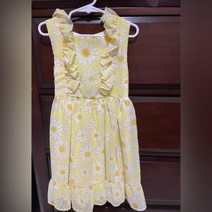 Girls sleeveless spring floral dress yellow. In excellent condition. Only worn 1